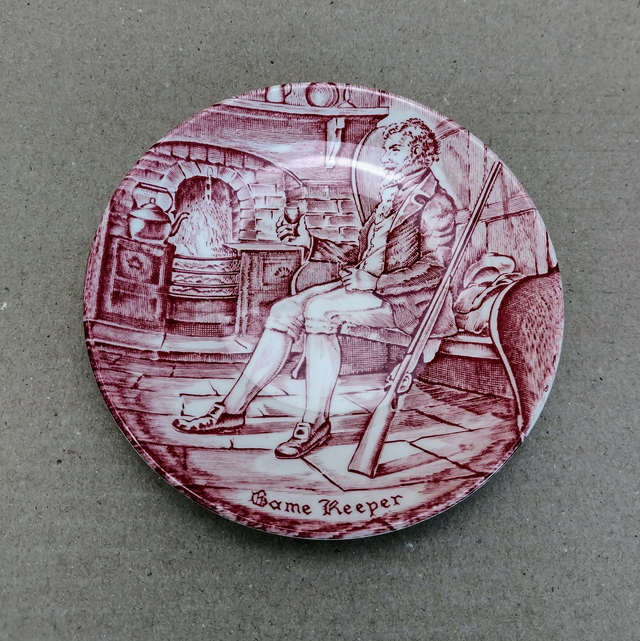 Enoch Wedgwood | Sierschoteltje (diameter 10,5 cm | hoogte 1,5 cm) ‘Gane Keeper’ motief in roze kleur | Vintage