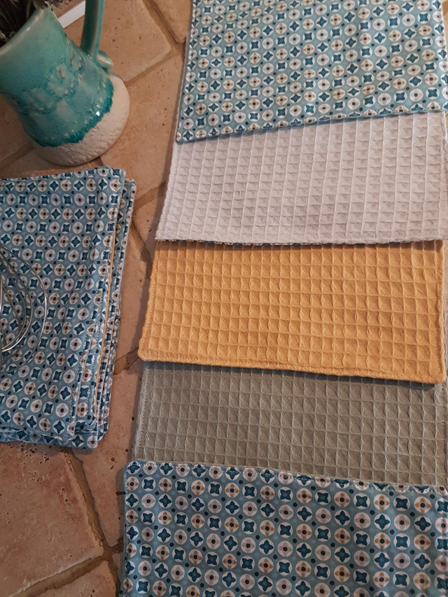 1 essuie-tout / serviette de table JAUNE géométrique et florale