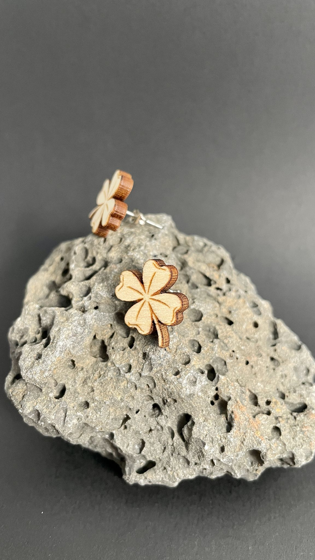 Trèfle à quatre feuilles - Boucle d'oreille puce