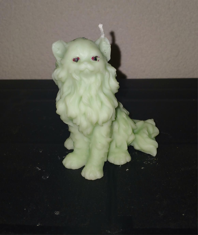 BeaCrea au plaisir d'offrir, les bougies fondantes, vous propose cette magnifique bougie parfumé  chat parfums citronnelle 
Prix : 8€