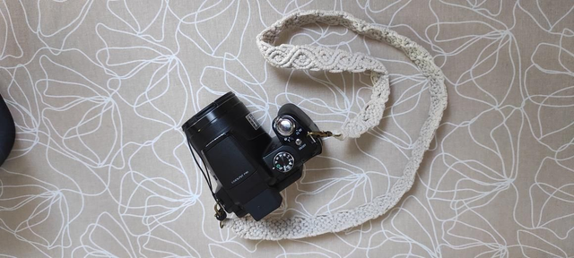 Lanière en macramé mousqueton en métal 