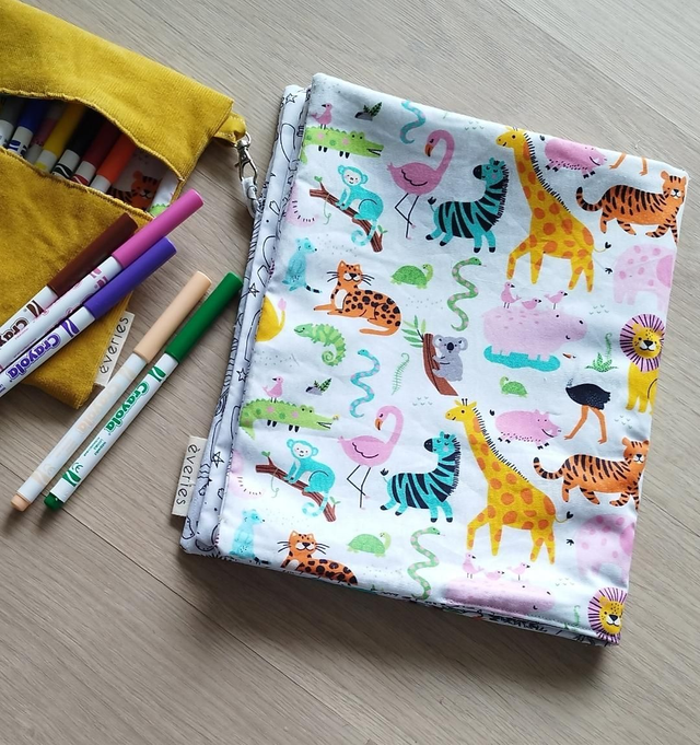 Livre à colorier lavable avec 12 feutres adaptés