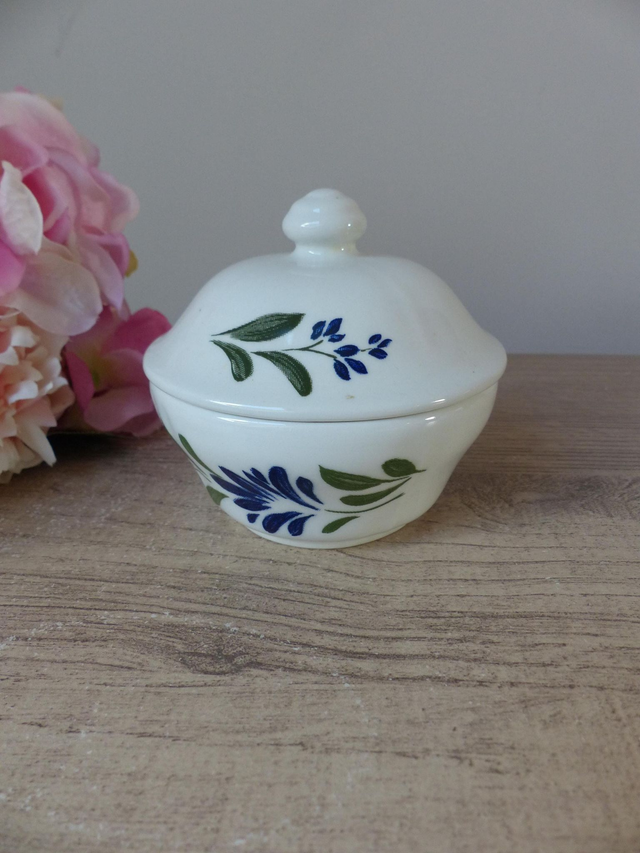 Sucrier avec couvercle « Salzburg » Churchill – Charme de la ferme anglaise – Motifs floraux bleu et vert, fabriqué en Angleterre vintage
