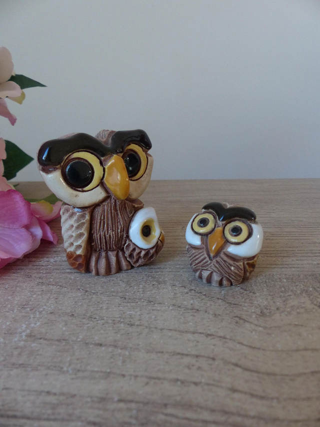 Figurines artisanales famille de chouettes en céramique sculptées main – Décoration originale en argile avec grands yeux expressifs