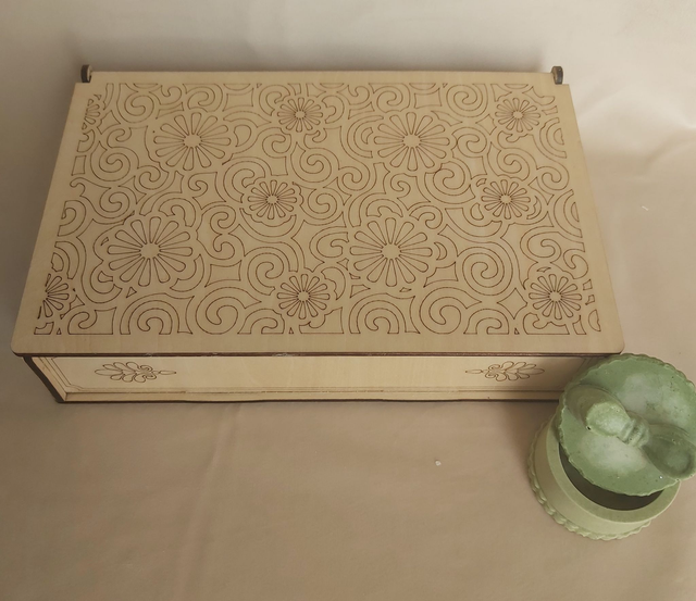 Boite à bijoux en bois 