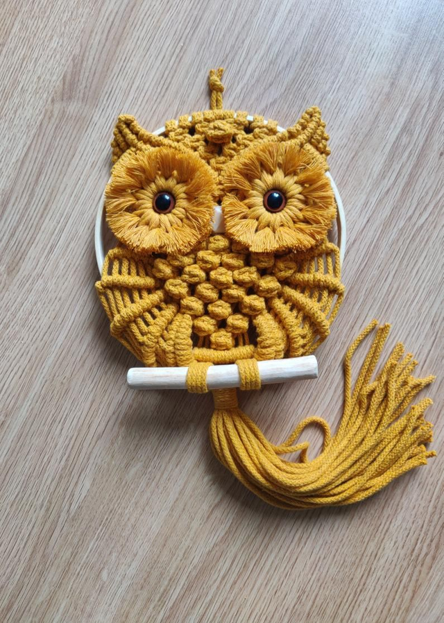 Hibou macramé &quot;Jaune moutarde&quot; (moyen)