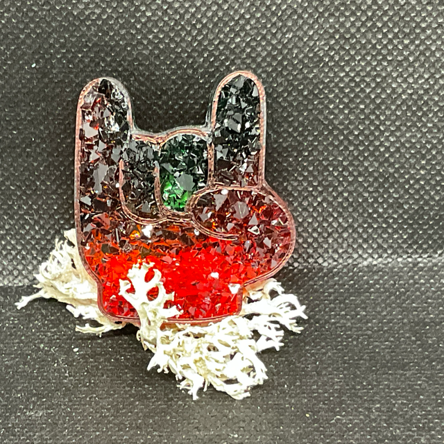 AS19 MAGNET main rock 🤘 résine epoxy  4.5cmx 4cm