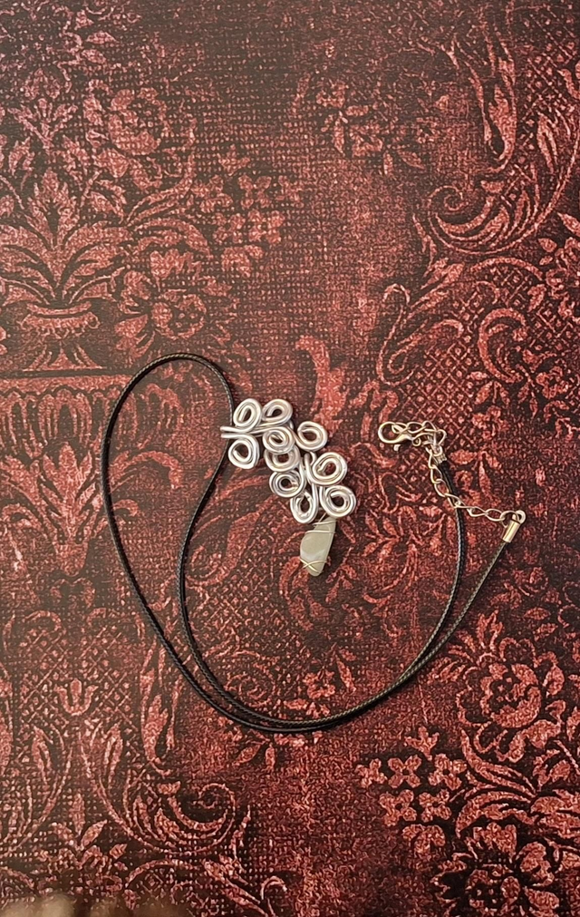 Vine bearer necklace in silver with aventurine