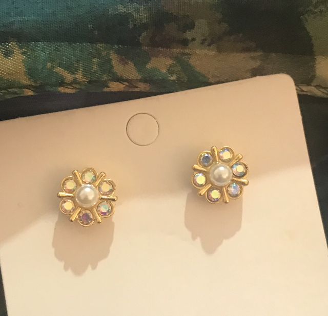 White Pearl Stone Stud Earrings - STU103