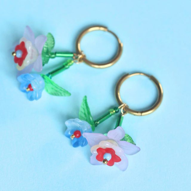 Boucles Fleurs Tombantes Bleues &amp; Rouges