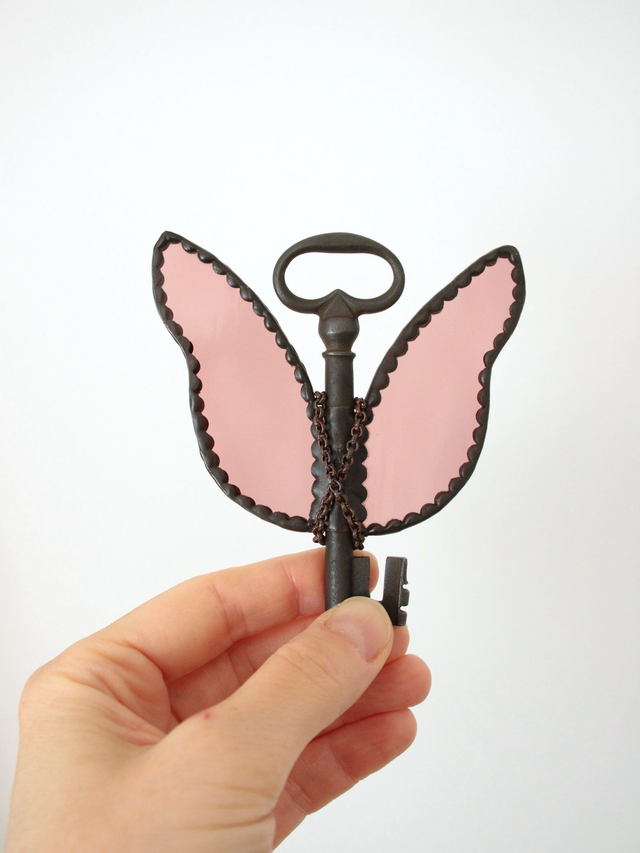 🗝️ Clé volante "Dark Fantasy" en vitrail