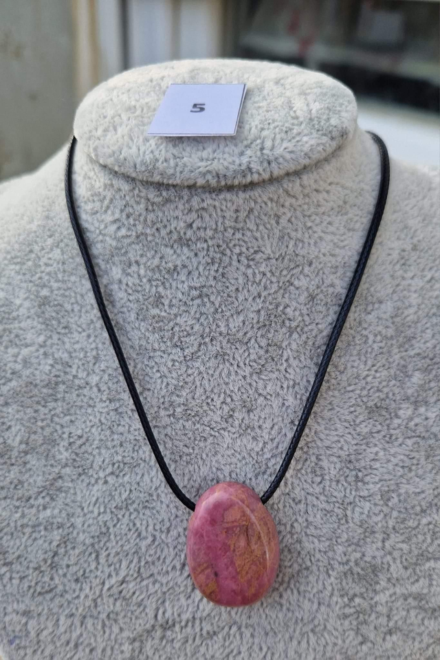 Rhodonite 5 avec cordon 