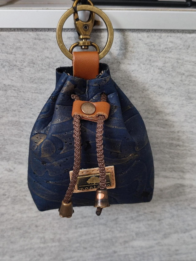 Mini bourse porte clé de sac bleu montado