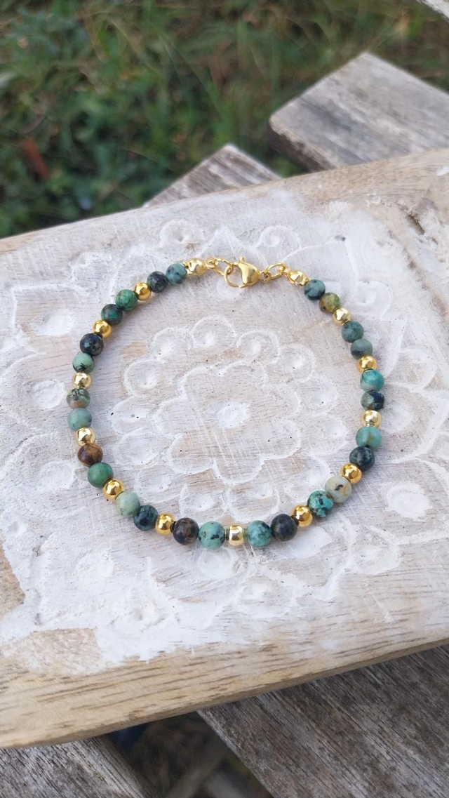 Bracelet en Turquoise Africaine et acier inoxydable plaqué or 