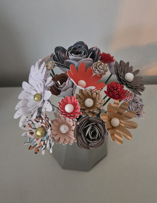 Bouquet de Fleurs en Papier – Décoration Élégante et Durable