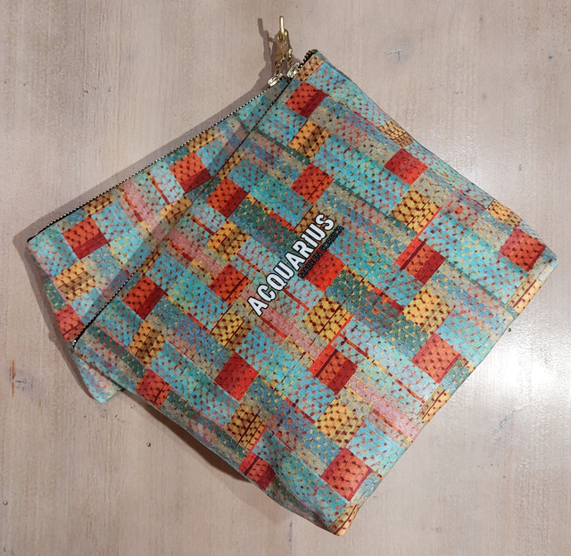 Madras Vert. Pochette et trousse en velours.
