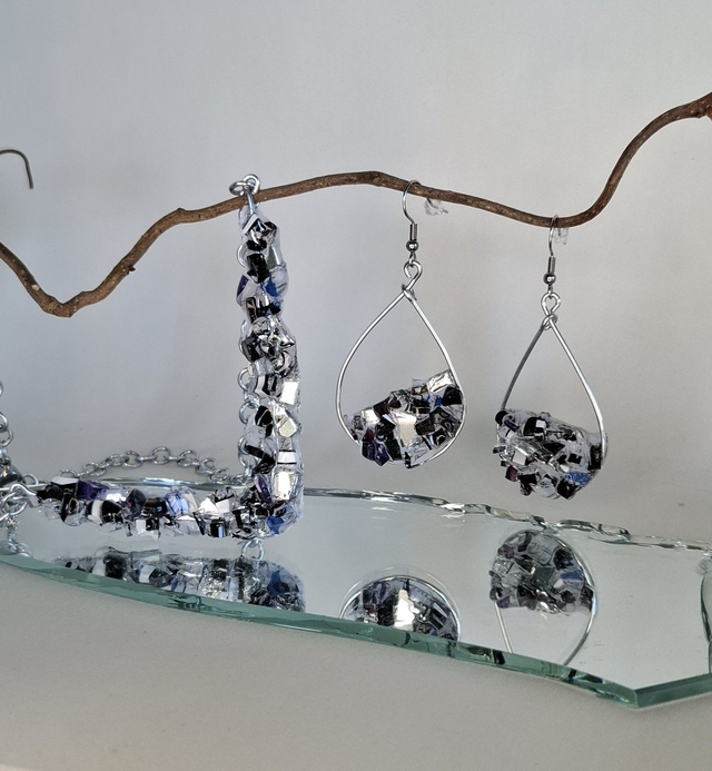 Pitelemätön - Ei voita pimeä, kaulakoru