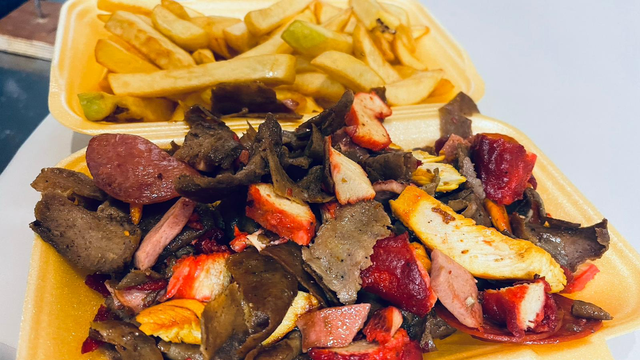 All meats mixed on chips