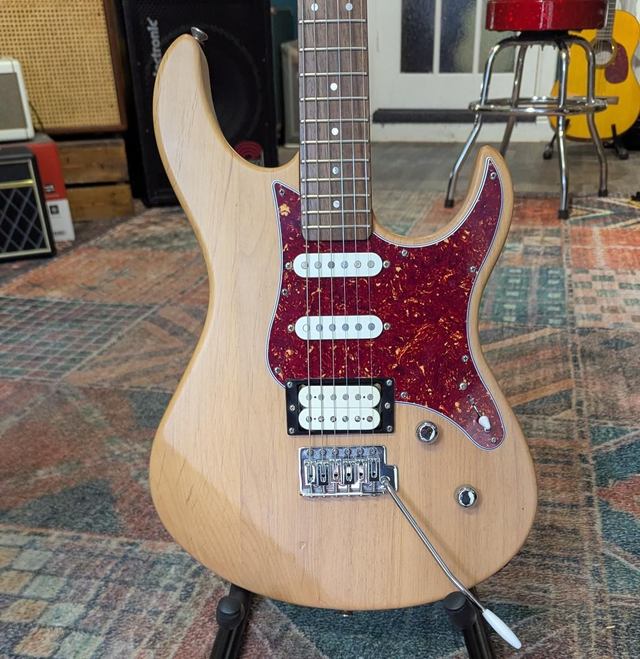 Yamaha Pacifica 112V 