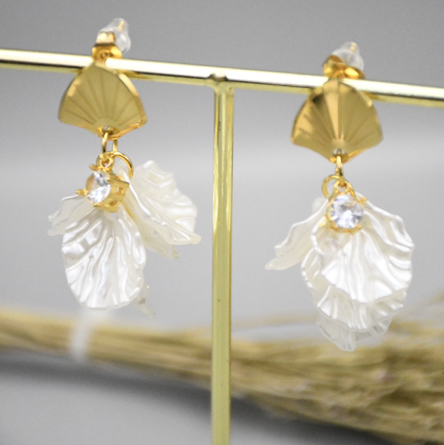 Boucle d’oreille nacrée feuille 