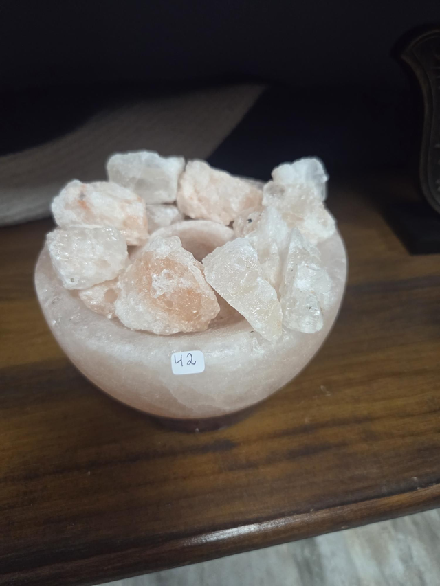 Lámpara de sal con piedras 