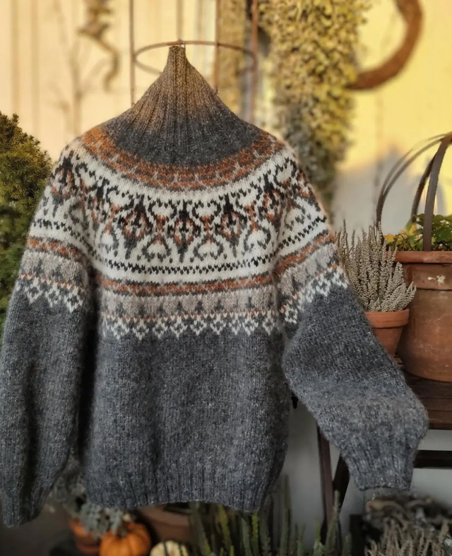 Alasuq Polar Sweater Kit - Col 31 (Dark Grey & Light Beige Heather) - Wool & Pattern - Linka Neumann