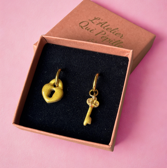 Cadenas doré et sa clé