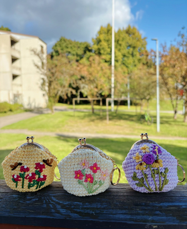 Crochet Coin Pouch - Floral Pattern