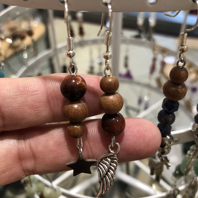 Boucles d’oreilles en œil de taureau bois de santal étoile inox