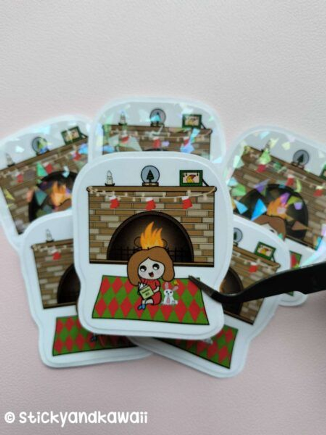 Clara devant la cheminée