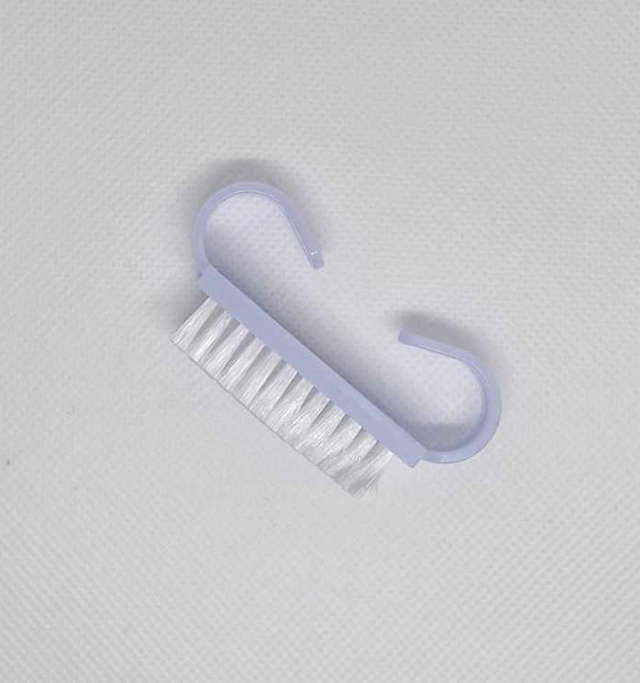 Brosse à ongles violet