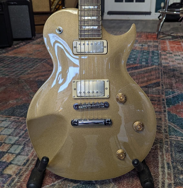 FretKing Éclat Gold Top