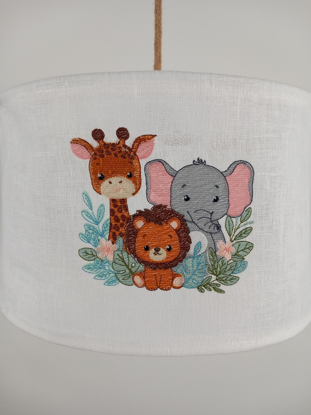 Abat-jour suspension en lin blanc brodé de trois broderies Animaux de la savane -plafonnier pour chambre enfant diamètre 35 cm