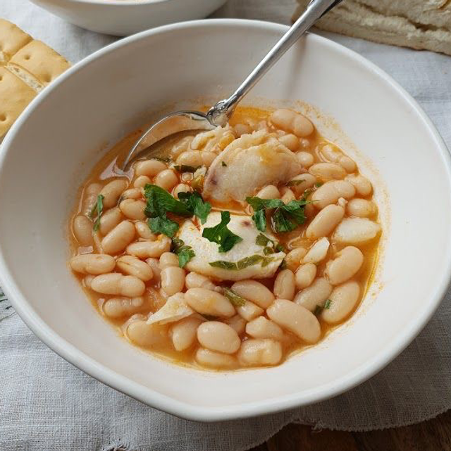 Alubias con bacalao (office/bureau)