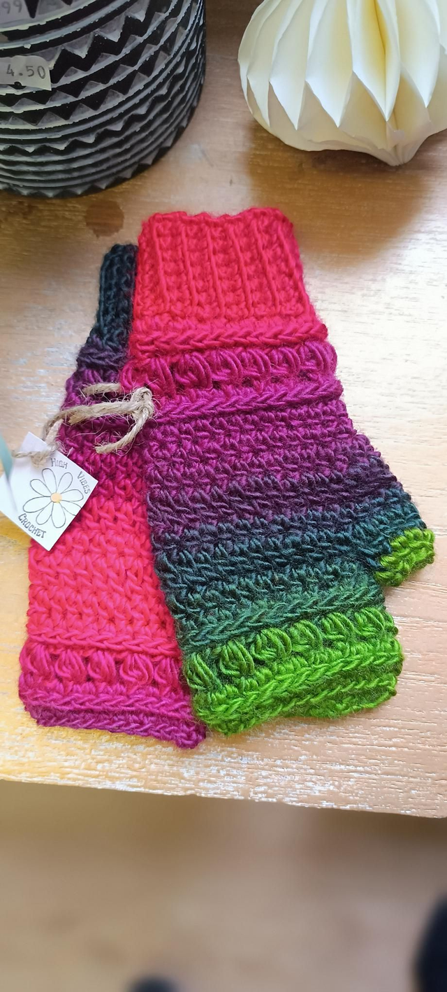 Bubble wrist warmers