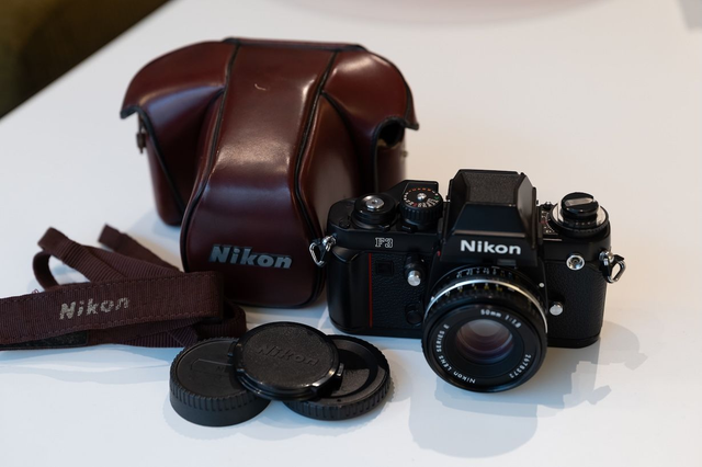 Nikon F3 inkl. Tasche und 50mm Serie E Pancake