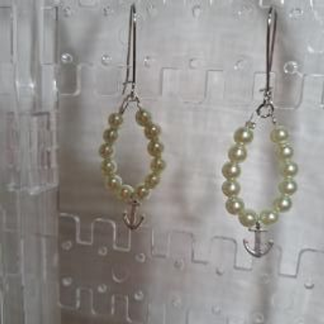 Boucles d'oreilles "Nacre et Ancre Marine" : Un voyage vers un havre de paix