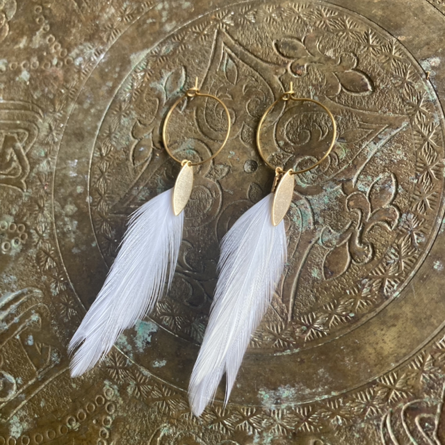 Boucle d’oreille petites Amazone blanche