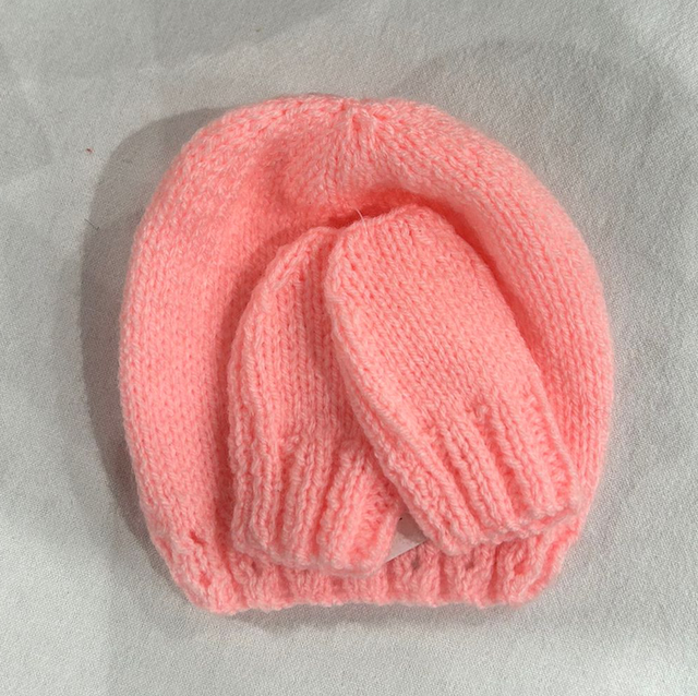 7022 Baby hat and mittens set