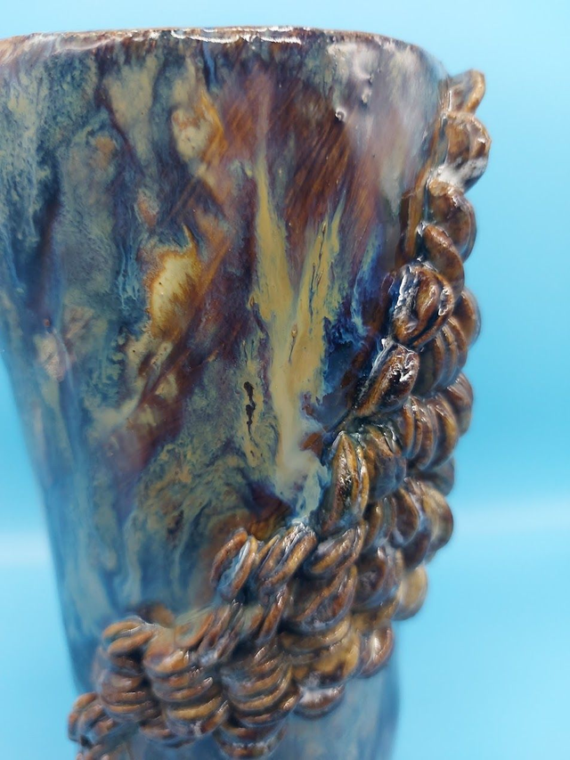 Muscles on a Coral Vase 2