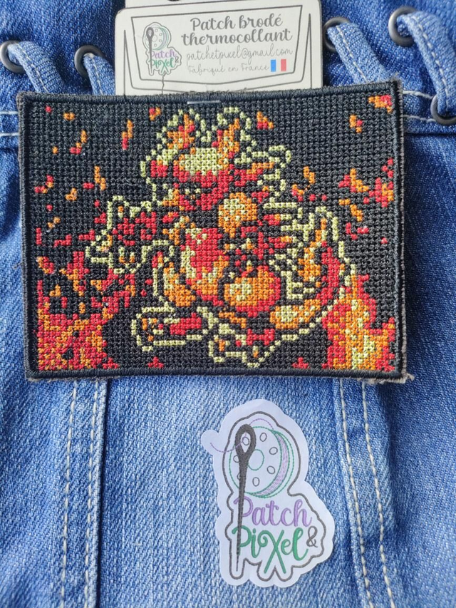 Patch brodé thermocollant pixel art magmard