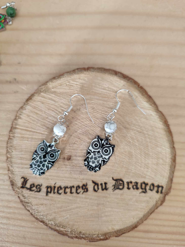 Boucles d&#039;oreilles Gardiennes des rêves-chouettes et howlite