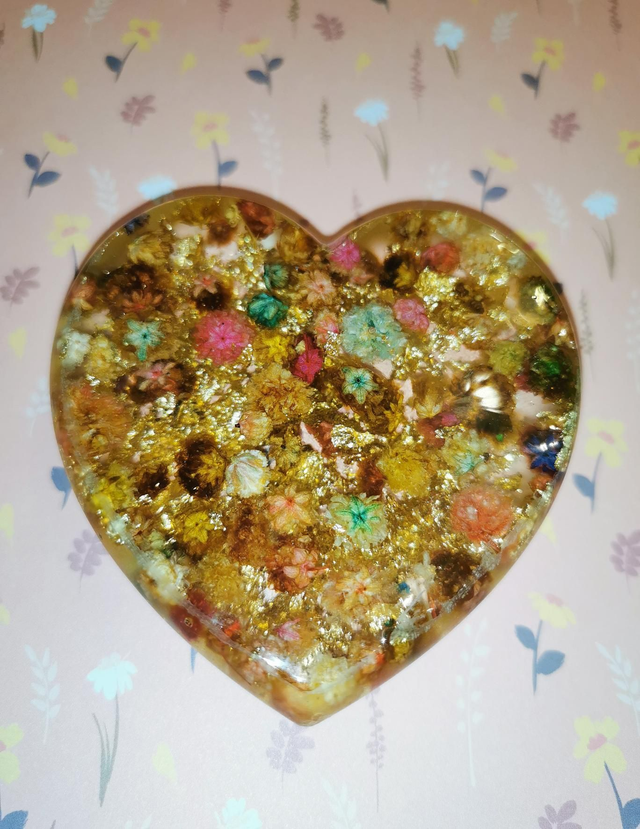 Presse papier cœur feuilles dorées 