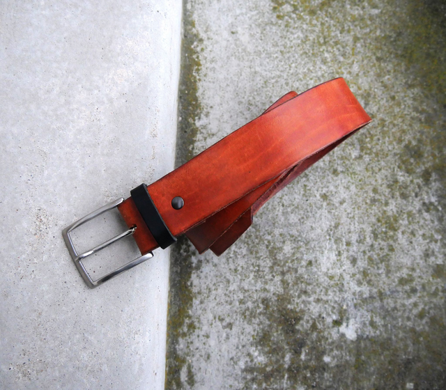 Ceinture marron claire et passant noir