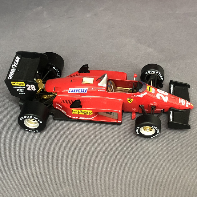 Ferrari 156/85  R. Arnoux #28 Hot Wheels1:43 Formel 1