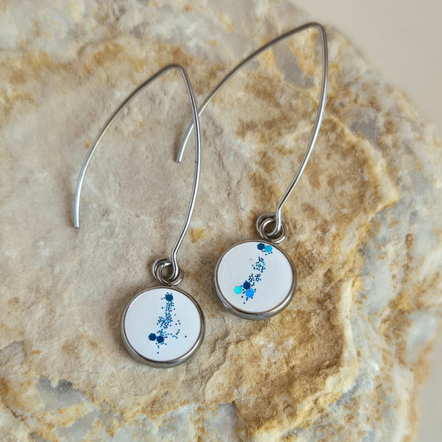Concrete Dangle earrings, White/Blue glitter