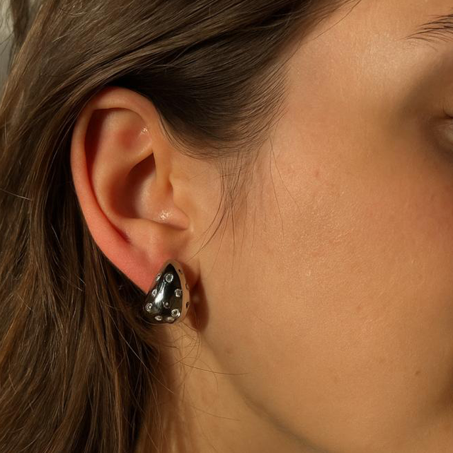 Oorbellen druppel met glitters zilver 