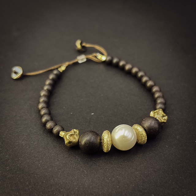 Bracelet perle de culture d&#039;eau douce blanches et ébène