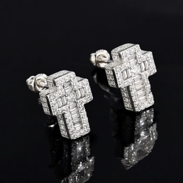 Boucles d'Oreilles à Clous en Zircone Cubique en Croix - Hip-Hop de Luxe pour Hommes et Femmes