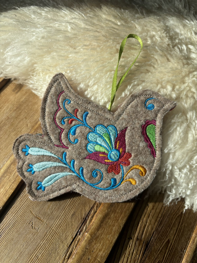 Oiseau feutrine brodé à suspendre